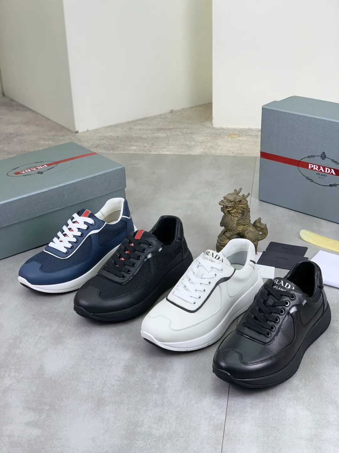 Men's men's shoes💰P600💰【New style】Top quality, classic popular models on the official website, timeless for a century,🆘 The trendy brand (Prada) mainly promotes popular models, avant-garde and versatile fashionable men's shoes, private version molding, cowhide surface splicing 1:1 oil edge processing... fashionable and simple, original imported cowhide interior cowhide feet; the atmosphere and personality are more fashionable, eye-catching and pursuing class. It will subvert old ideas and be a must-have for fashionistas who want to spend time with you! Must keep it! High-end comfort, high-end quality workmanship. Size: 38-44 4️⃣ colors available. full package